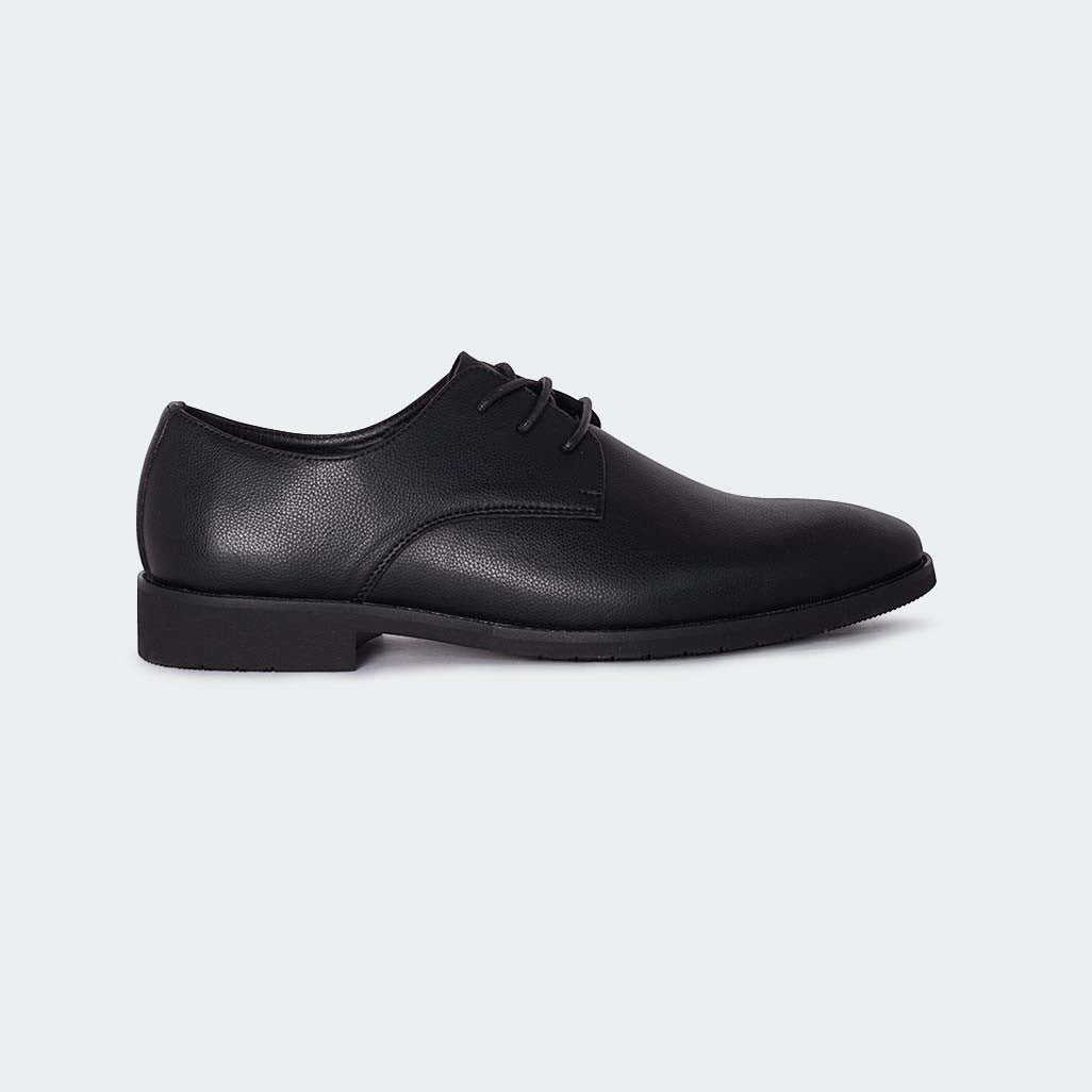 Caliber Shoes black faux leather plain toe derby dress shoes with lace-up closure and pebbled texture.