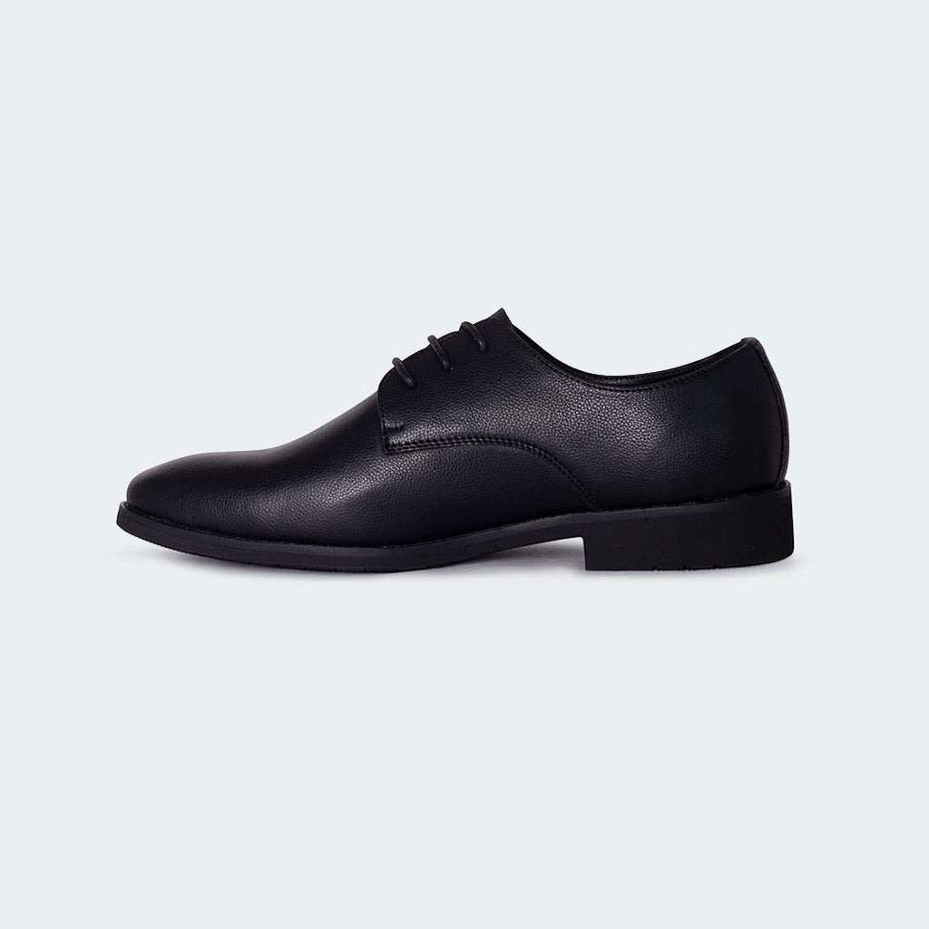 Caliber Shoes black faux leather plain toe derby dress shoes with lace-up closure and pebbled texture.