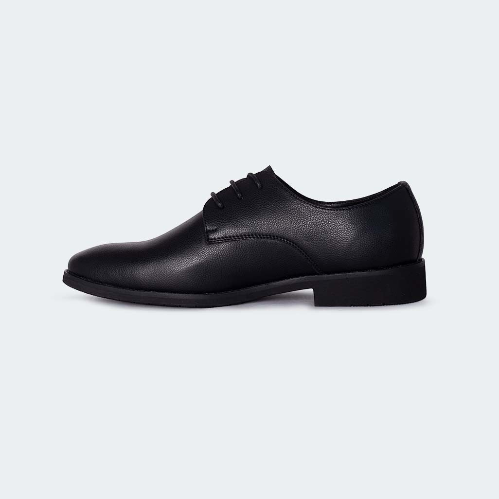 Caliber Shoes black faux leather plain toe derby dress shoes with lace-up closure and pebbled texture.